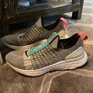 WMNs Nike Running Shoe!